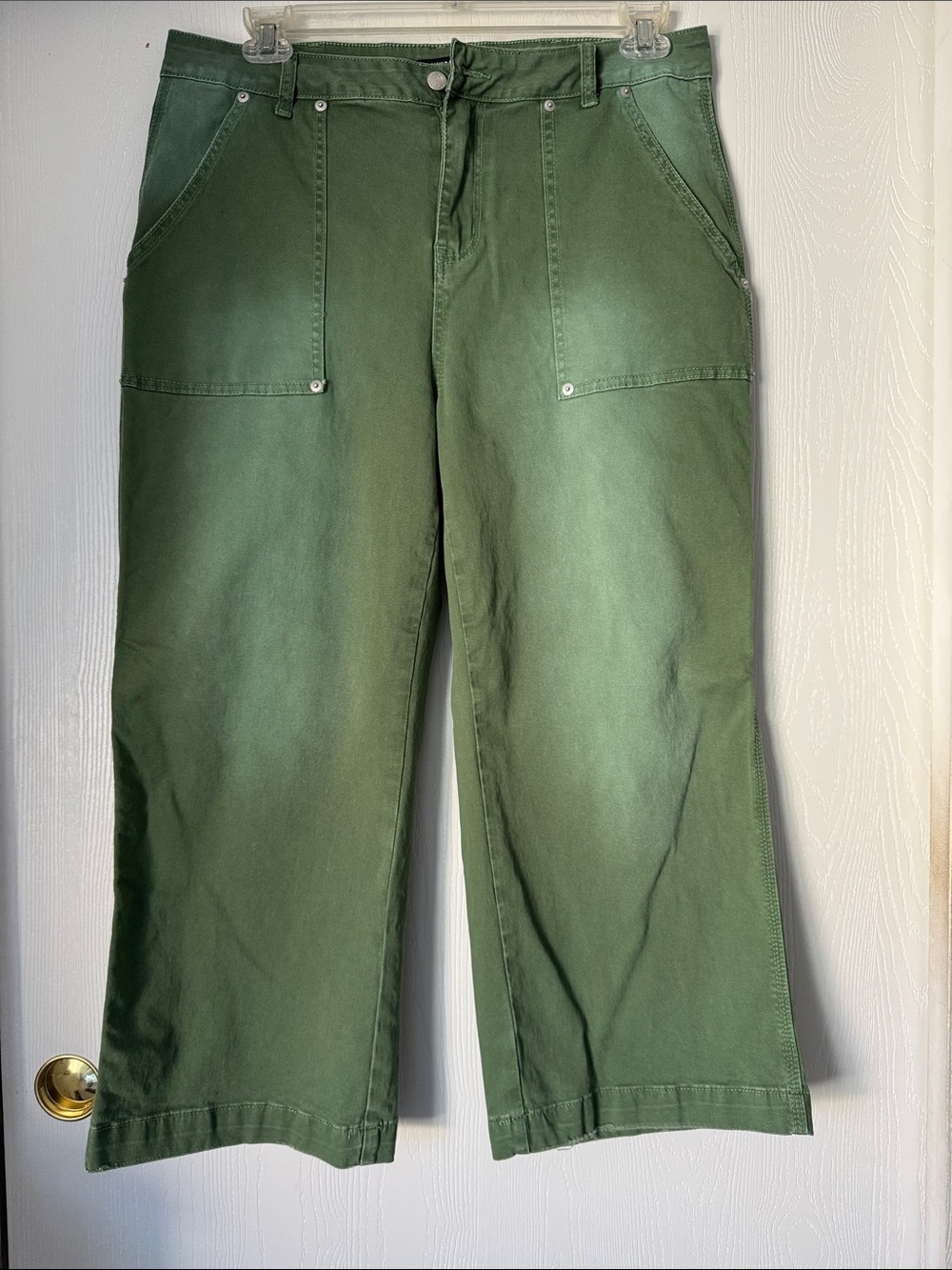 Women’s Cropped Utility Jeans in Olive Green